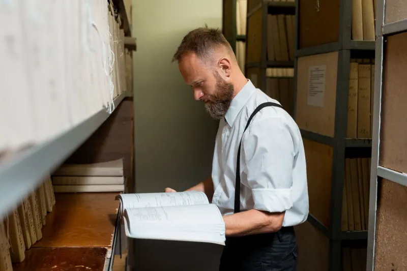 A Small-Town Librarian Spent Twenty Years Quietly Dismantling One of Literature's Most Popular Conspiracy Theories